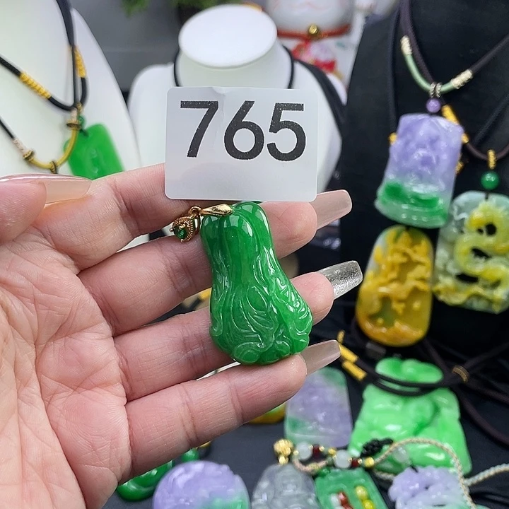 翡翠未镶嵌吊坠(赠链)
