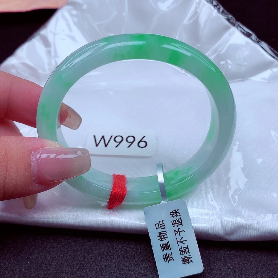 小***嘟翡翠未镶嵌手镯天然缅甸翡翠A货