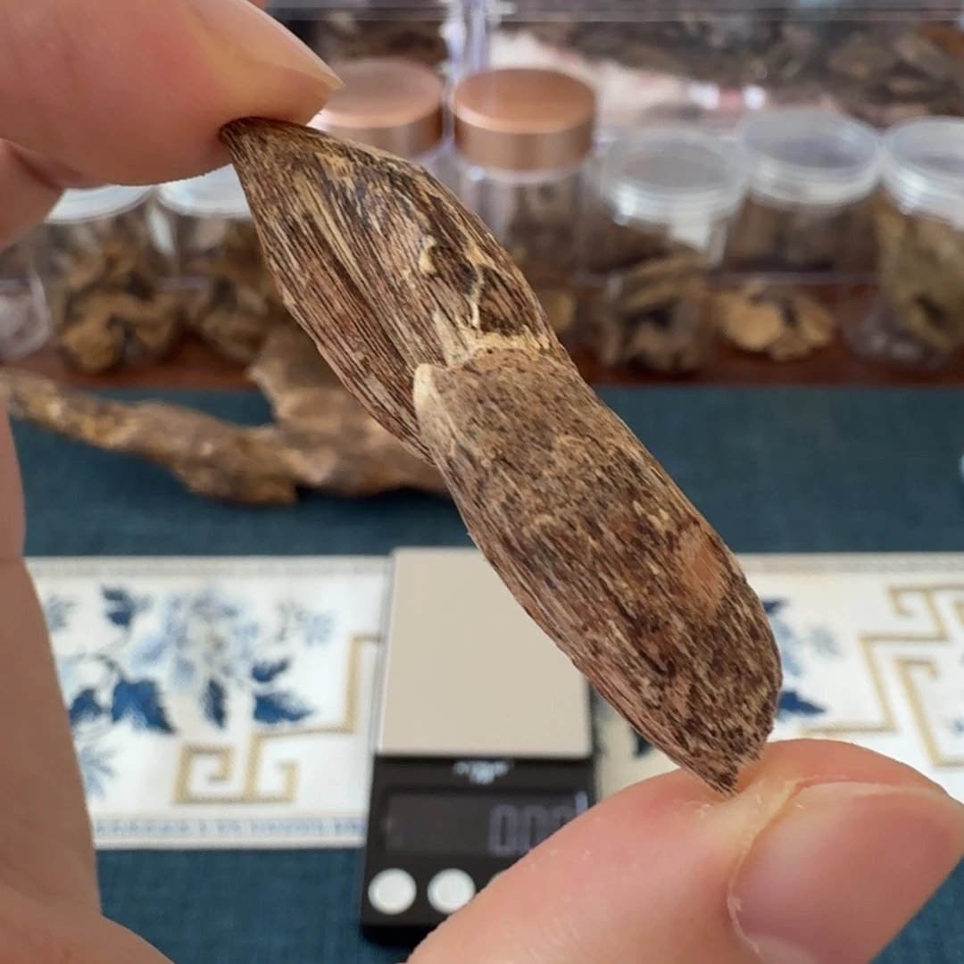 沉香海南黄油格瓜子