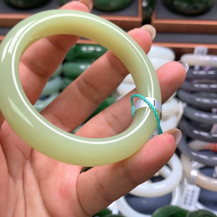 【闪购商品】未镶嵌手镯和田玉