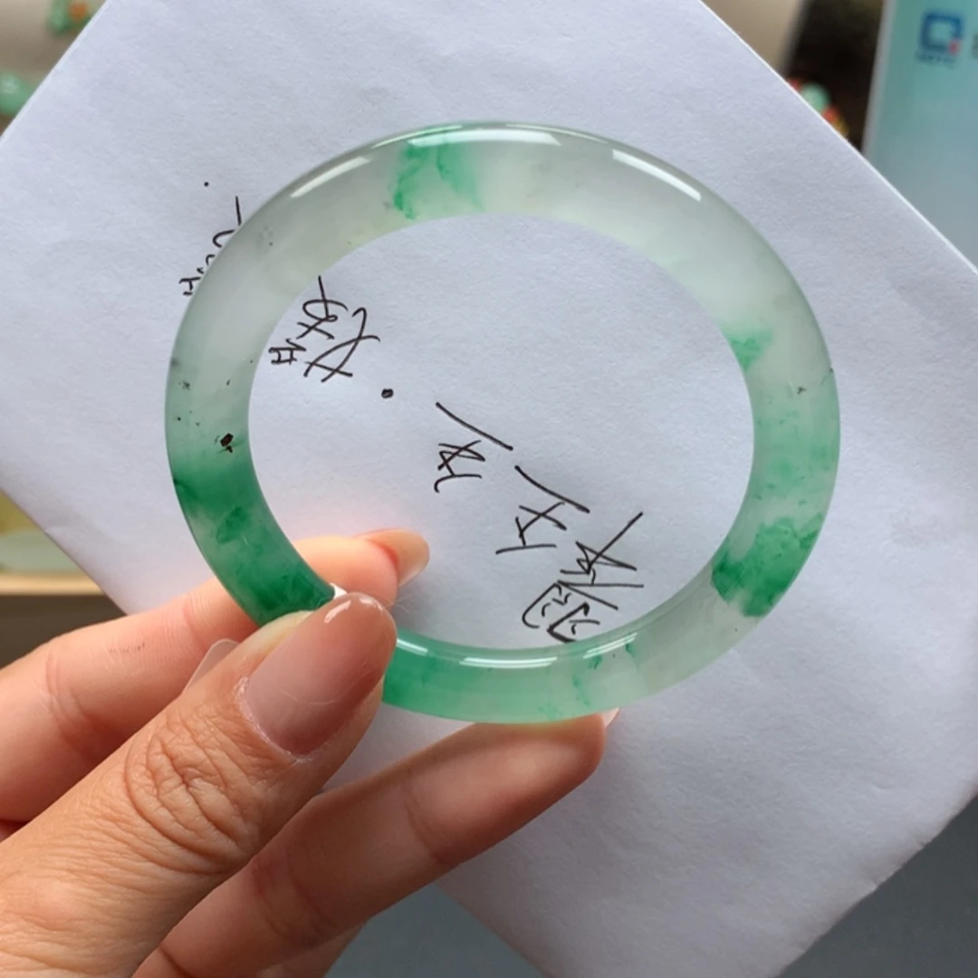 【闪购商品】未镶嵌手镯石英质玉宓