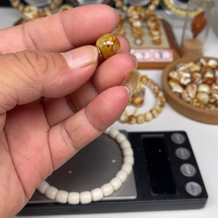 未镶嵌琥珀裸石93号