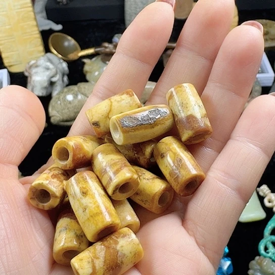 和田玉（糖玉）车挂未镶嵌沉***子