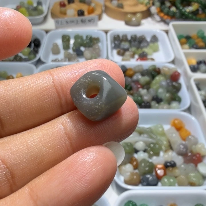 和田玉未镶嵌珠宝奇石