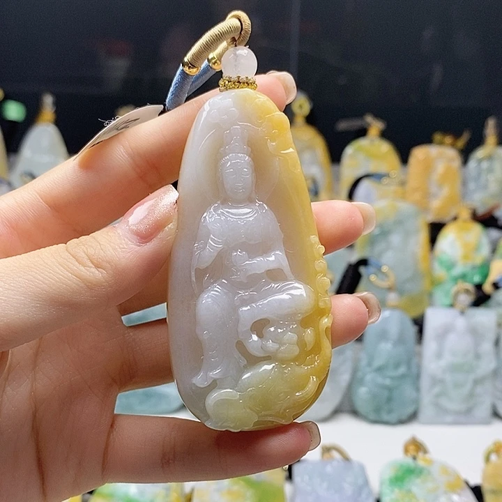 颈饰足银镶嵌翡翠