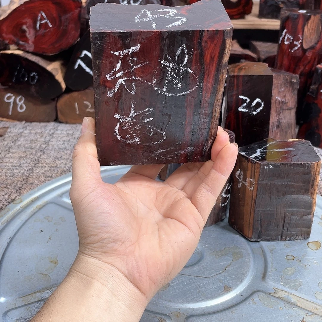 红酸枝木类交趾黄檀