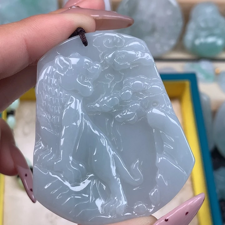 颈饰未镶嵌翡翠虎