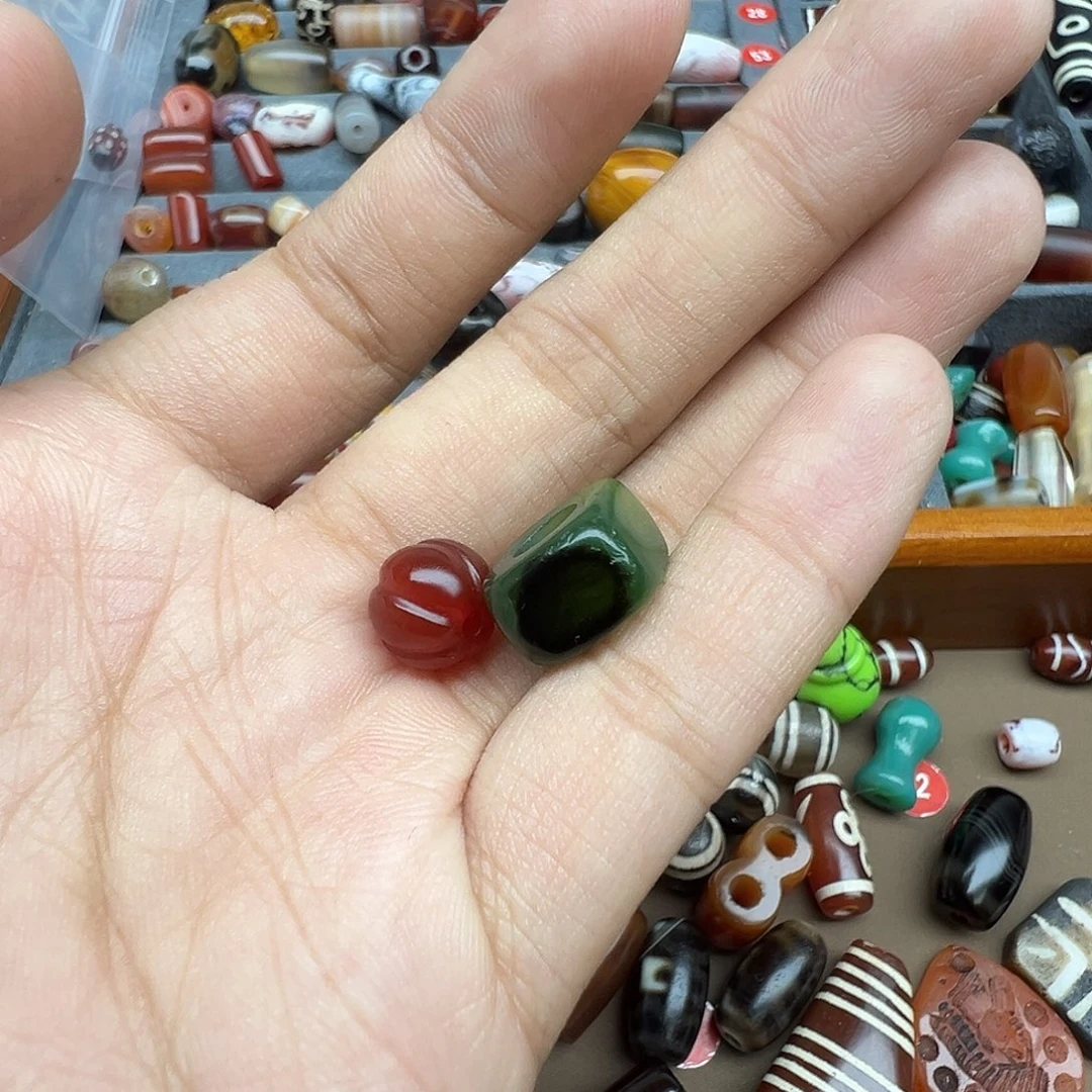 衣***氏玛瑙/玉髓未镶嵌珠宝半成品