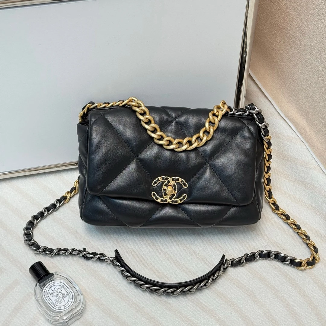95新 Chanel/香奈儿 Chanel 黑金 羊皮 19bag小号/662880571