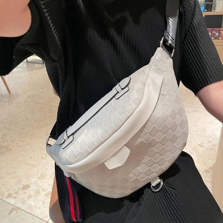 新款时尚百搭高级感真皮胸包女包腰包2025洋气出游软皮单肩斜挎包