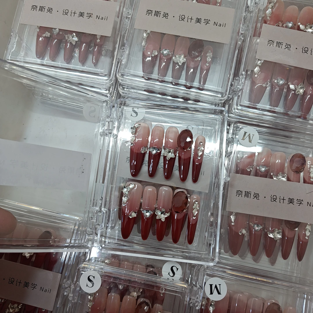 红发细狗手工穿戴甲