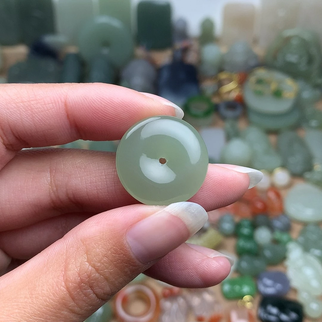 和田玉吊坠未镶嵌