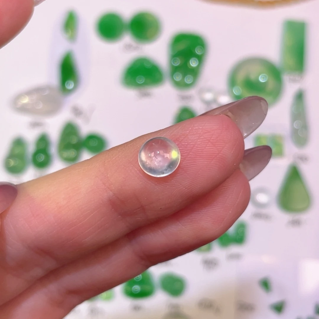 翡翠未镶嵌颈饰裸石