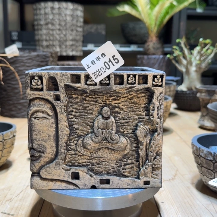 黑陶方盆内口13.5高13.8无釉