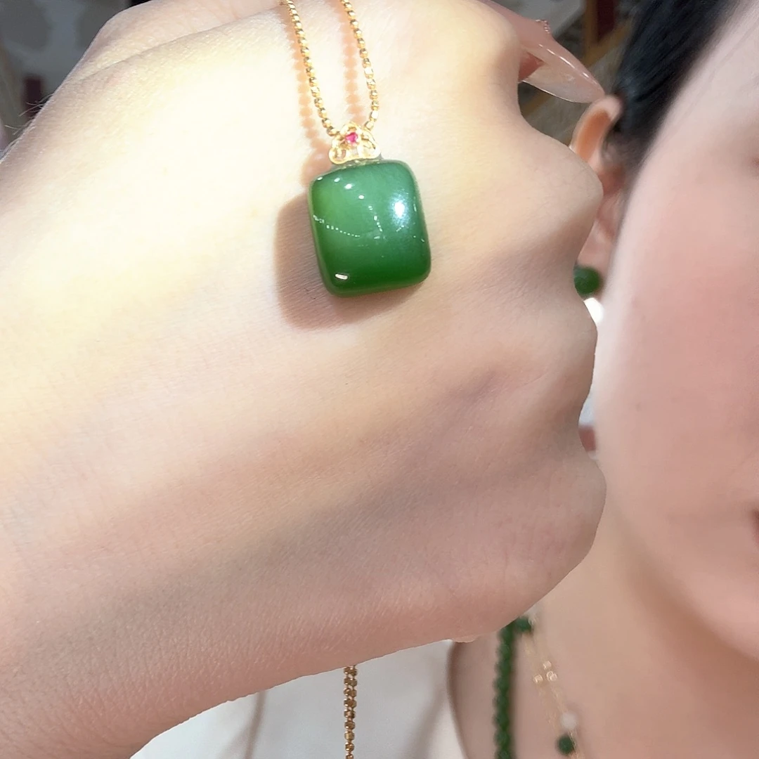 和田玉18K金镶嵌吊坠(不含链)