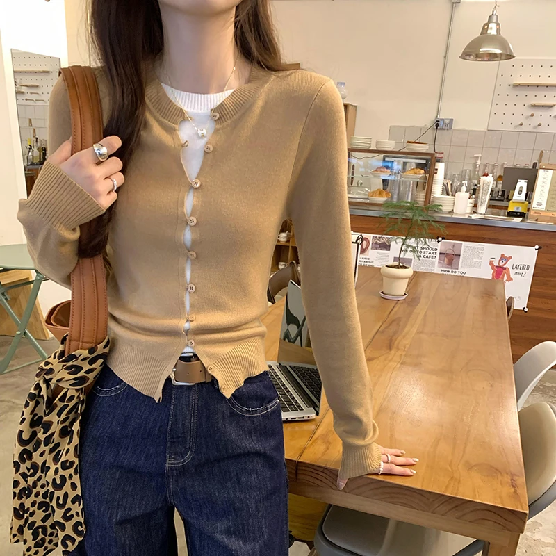 高级感长袖针织开衫女2025年新款秋季气质内搭吊带秋冬款开衫毛衣