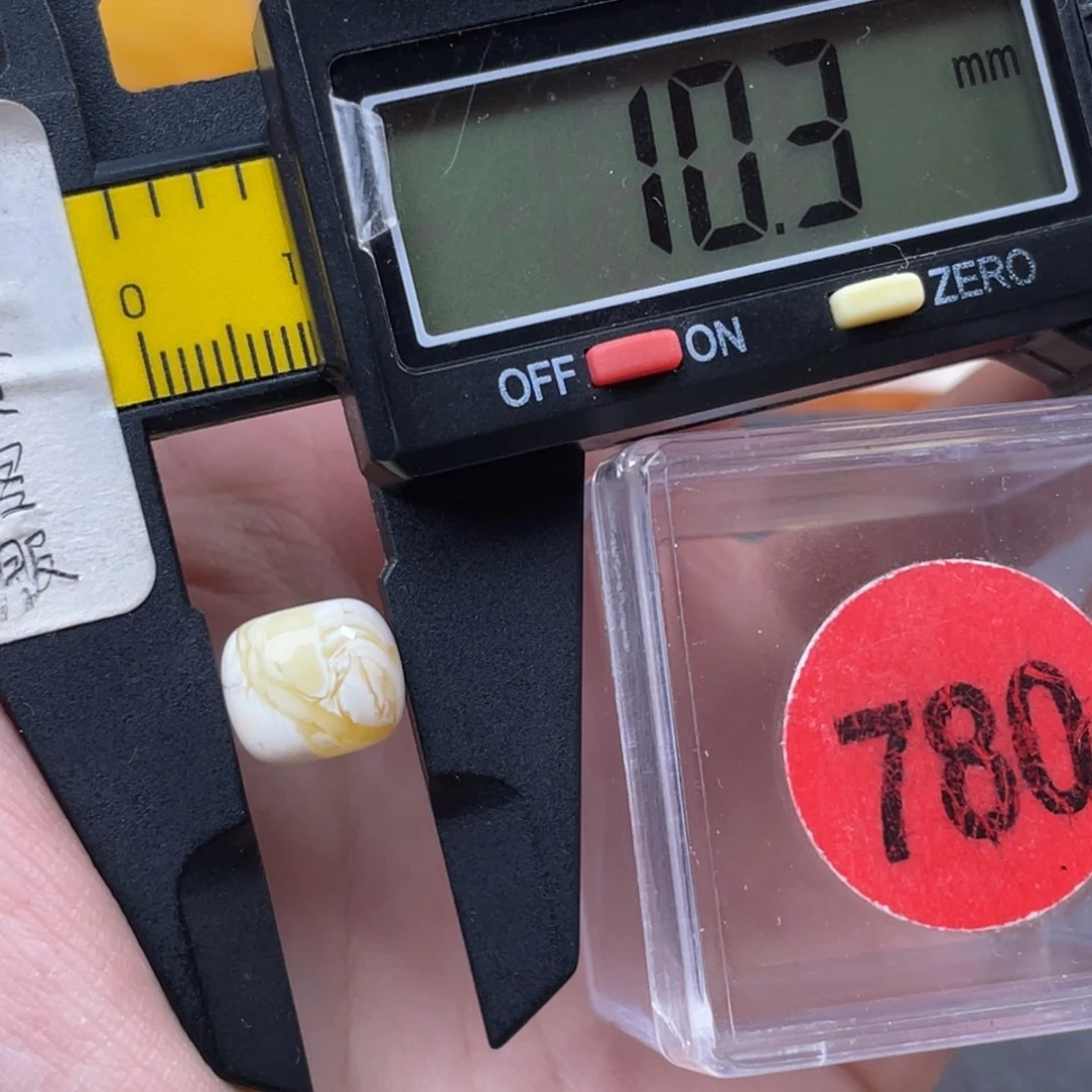 蜜蜡未镶嵌珠宝奇石