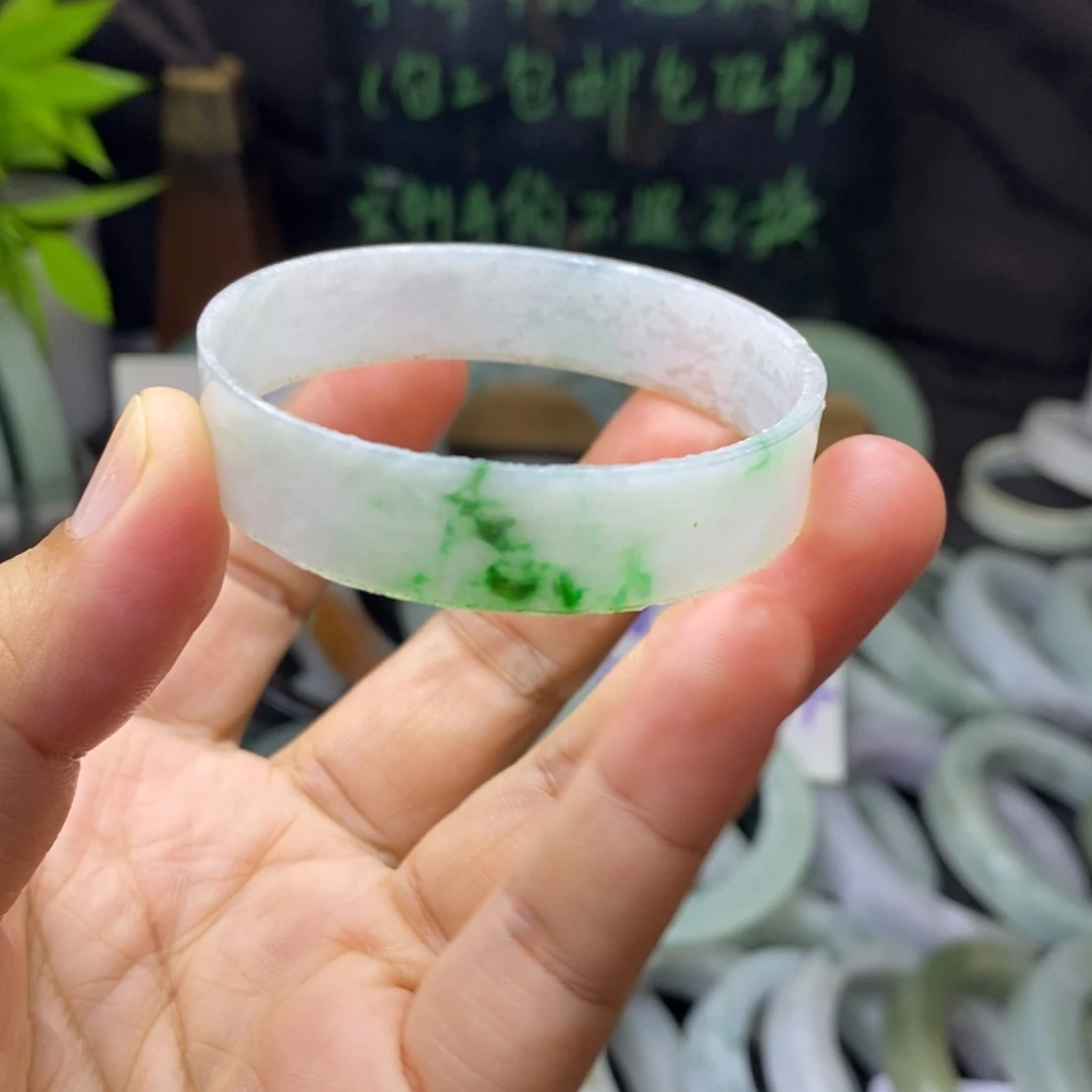 定制翡翠未镶嵌手镯