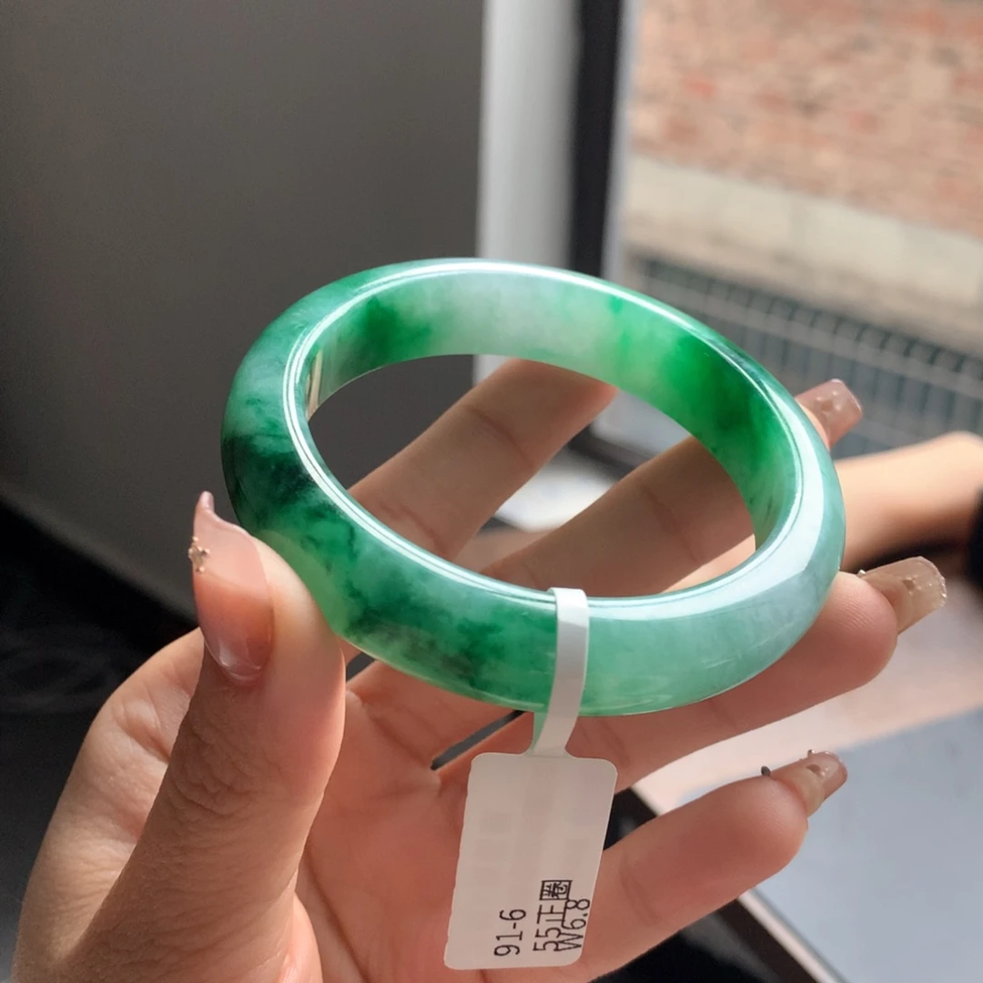 翡翠手镯未镶嵌气场全开辣阳绿25号