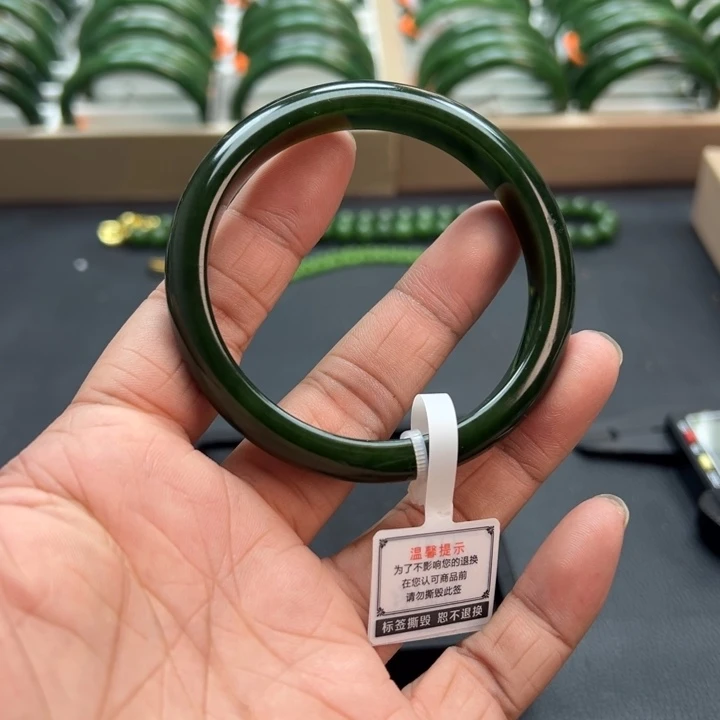 和田玉（碧玉）未镶嵌手镯