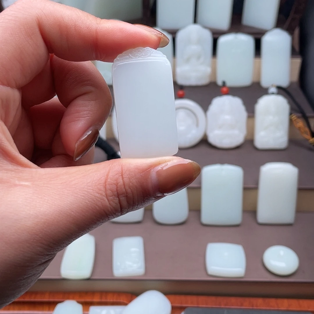 龖***龖和田玉未镶嵌颈饰