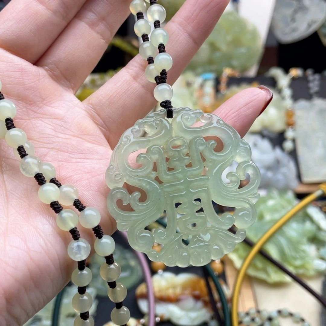 蛇纹石玉颈饰未镶嵌