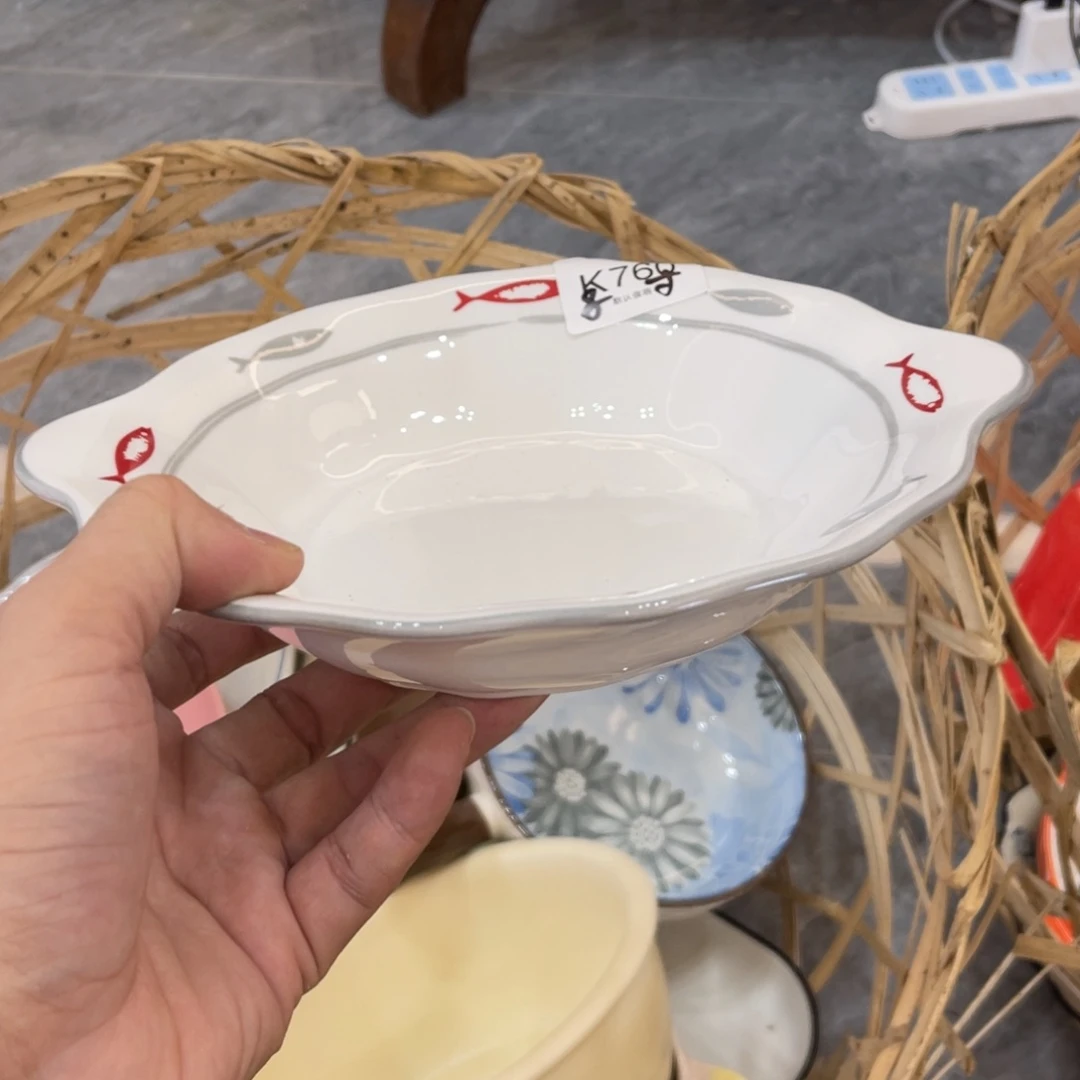 陶瓷微瑕餐具介意勿拍，满18飞！