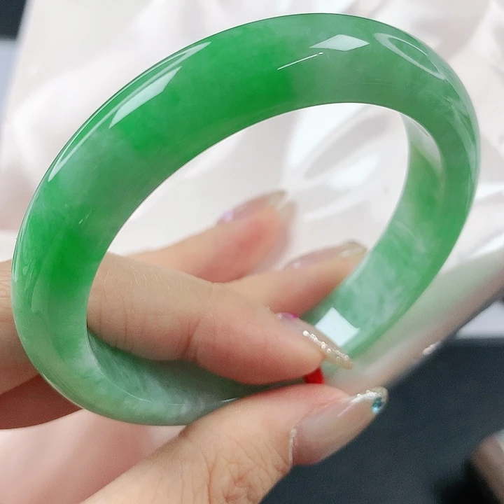 未镶嵌手镯翡翠，668