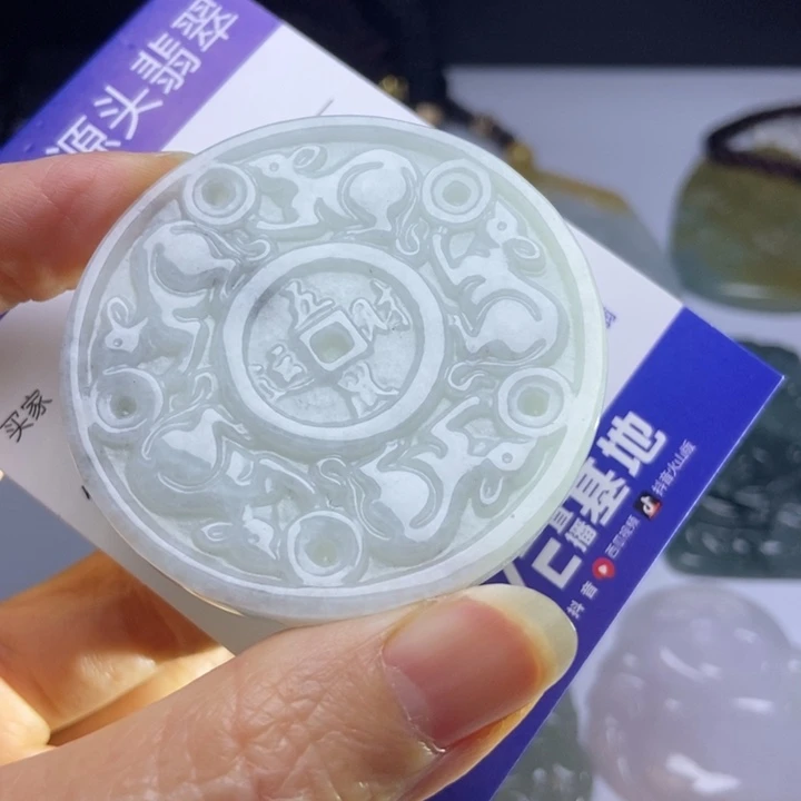 翡翠挂件未镶嵌翡翠