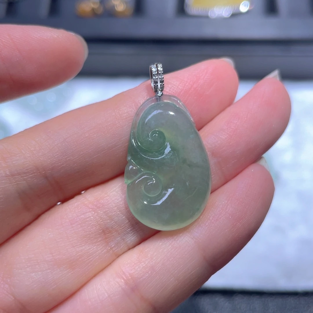 翡翠18K金镶嵌颈饰翡翠