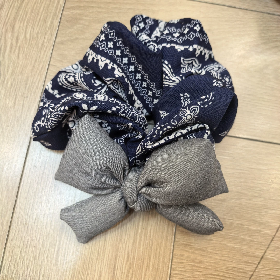 B492灰色蝴蝶结蓝色肠圈