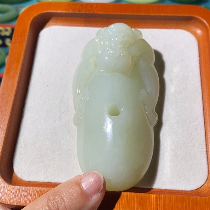 和田玉未镶嵌把件