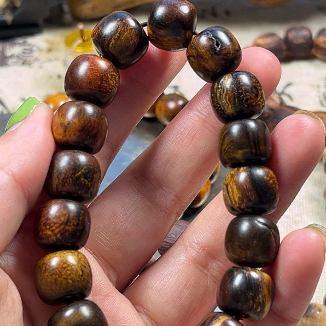 贡木手串/手链1213老型珠贡木绿油底瑕疵珠带龙鳞