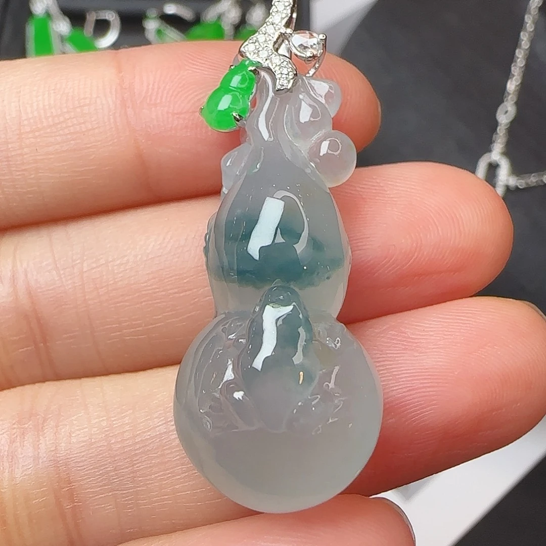 翡翠18K金镶嵌颈饰高冰起胶飘蓝花立体葫芦