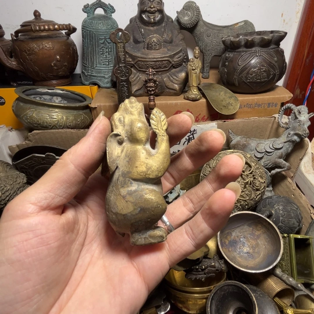 ‘***’铜铁合金类铜兔子