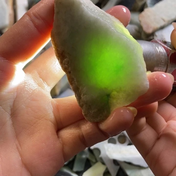 翡翠颈饰未镶嵌天然翡翠