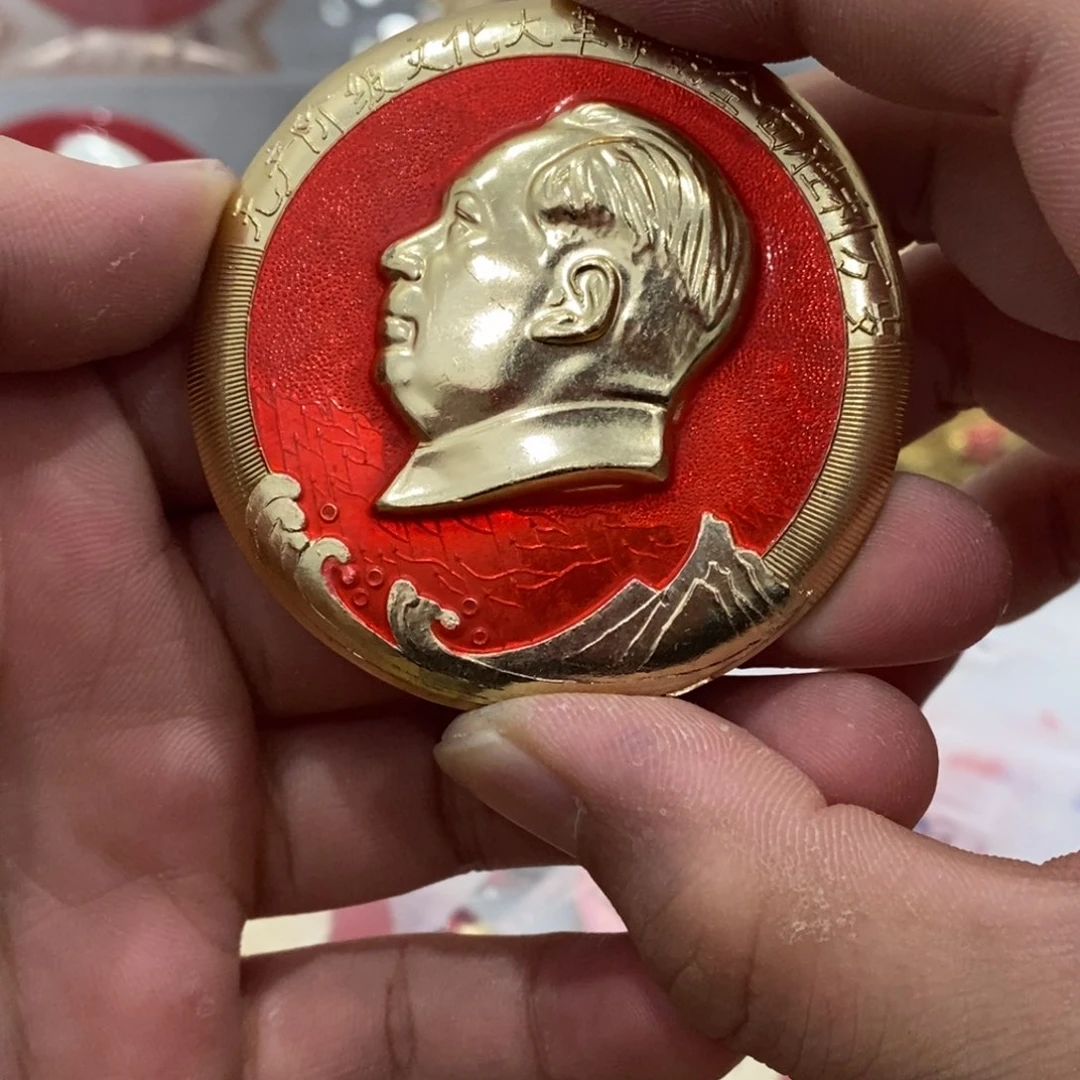 其他普通金属红色纪念章6.2cm井冈山红旗。