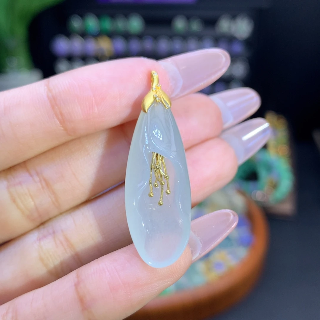 翡翠18K金镶嵌颈饰