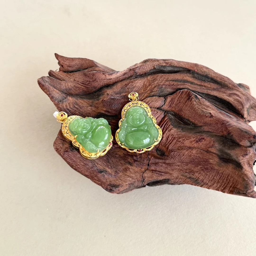 【小宝珠宝】25 S46431-18K金镶嵌和田玉吊坠-多样性发一件-20*5mm