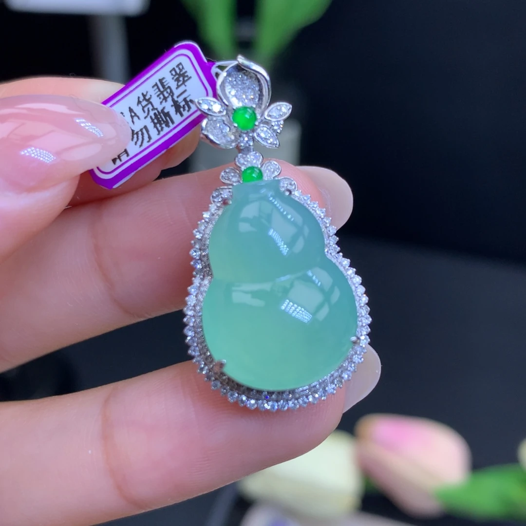 翡翠18K金镶嵌颈饰