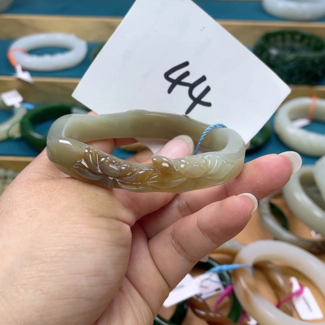 未镶嵌手镯（贵妃镯）和田玉圈口59