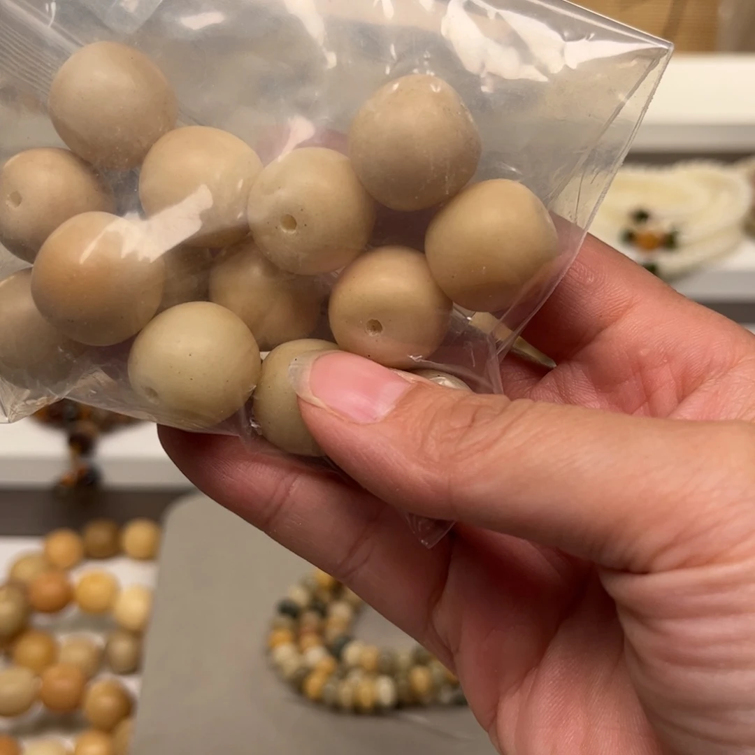 阿***工白玉菩提吊坠微瑕干磨卡18