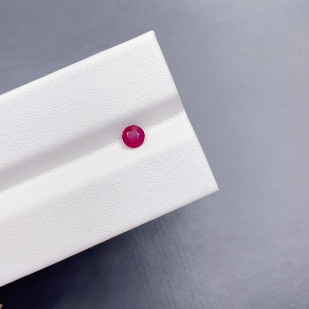 裸石未镶嵌红宝石
