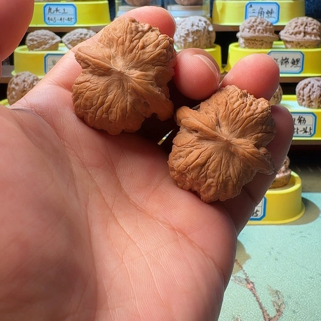 文玩核桃吊坠血麒麟39全品