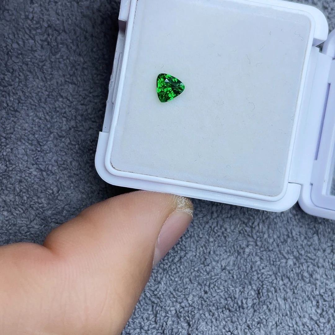 裸石未镶嵌石榴石（沙弗莱）0.58Ct