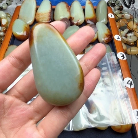 和田玉颈饰未镶嵌咸*