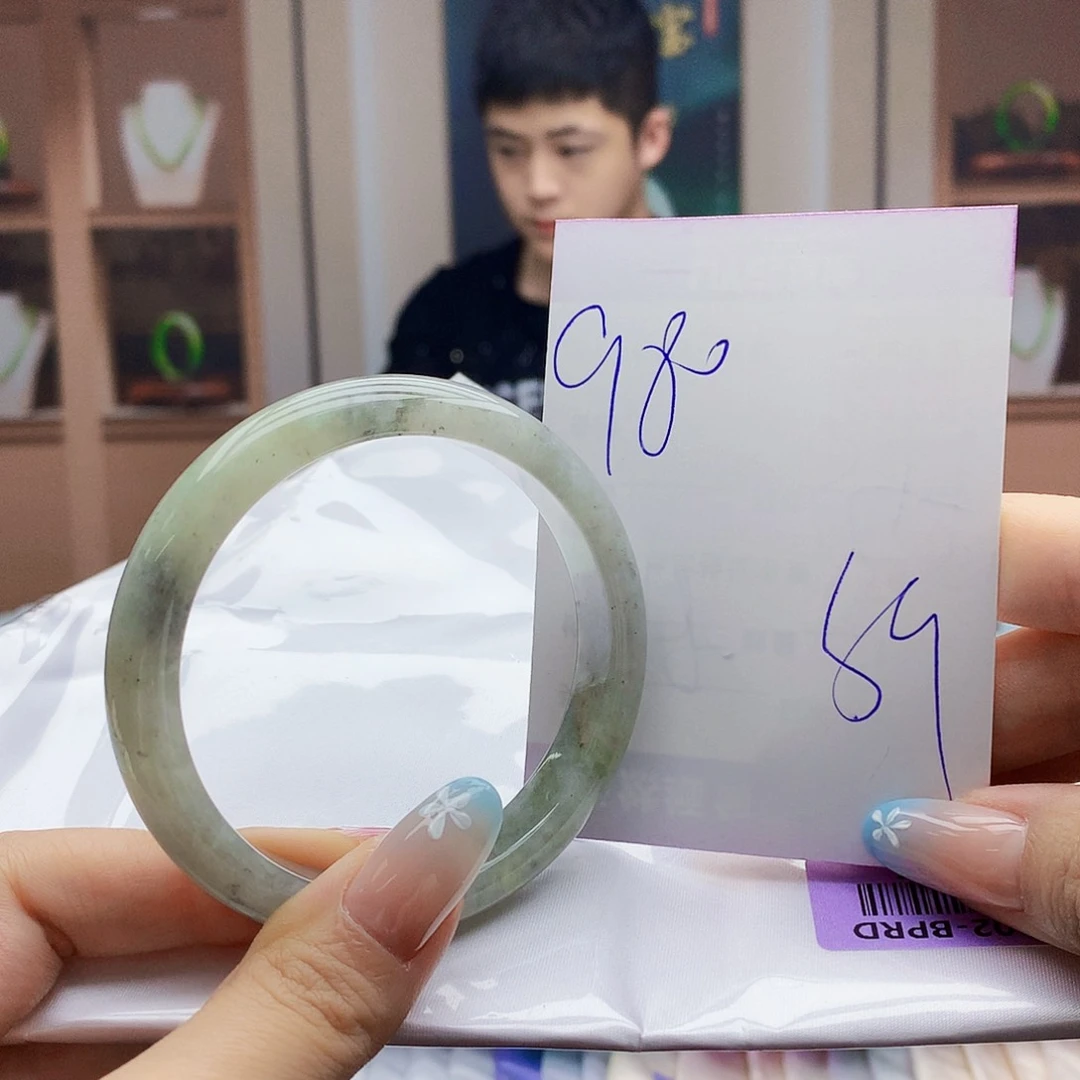 翡翠手镯未镶嵌0……
