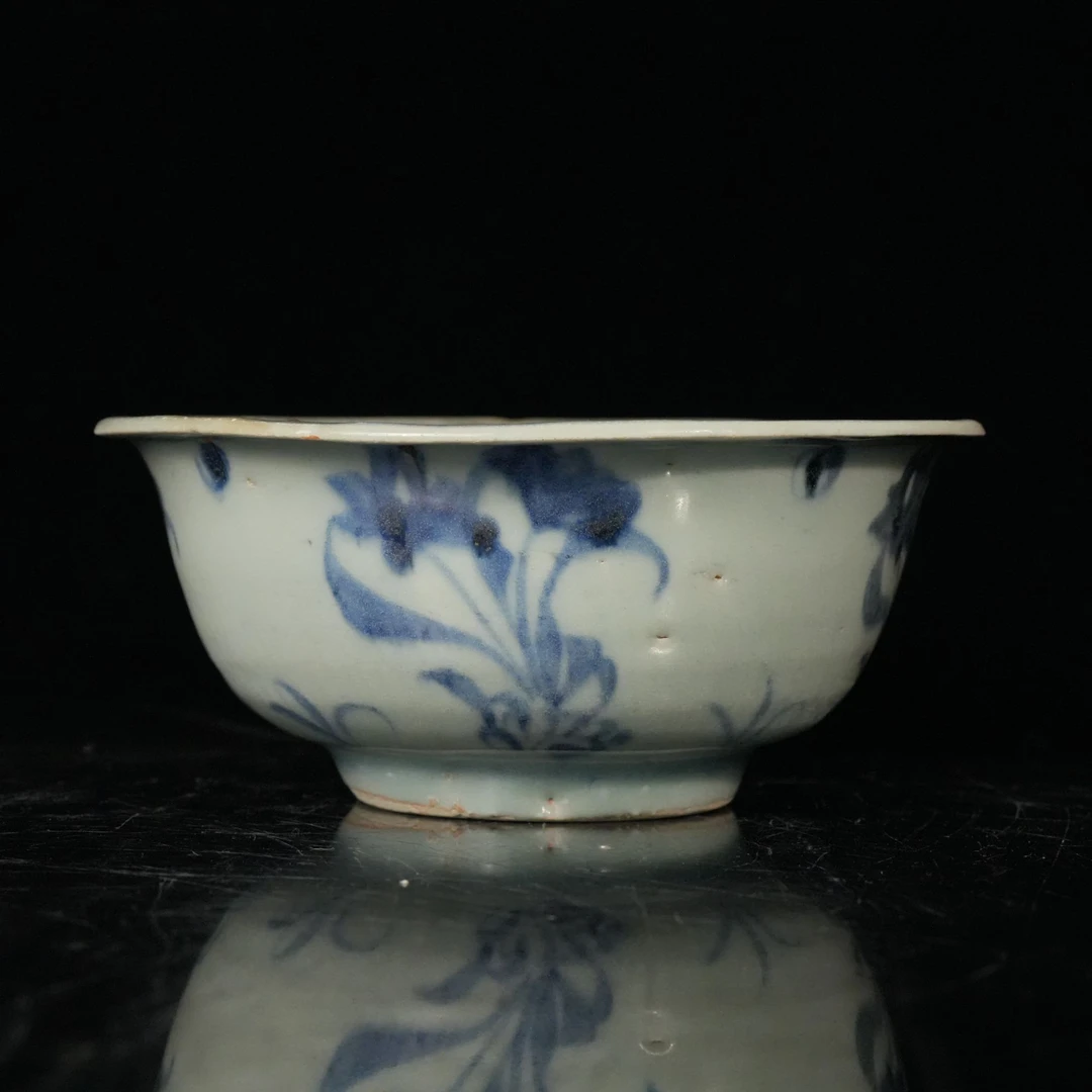 lot16199 6481 明洪武 青花莲池花卉纹碗 D:14.5