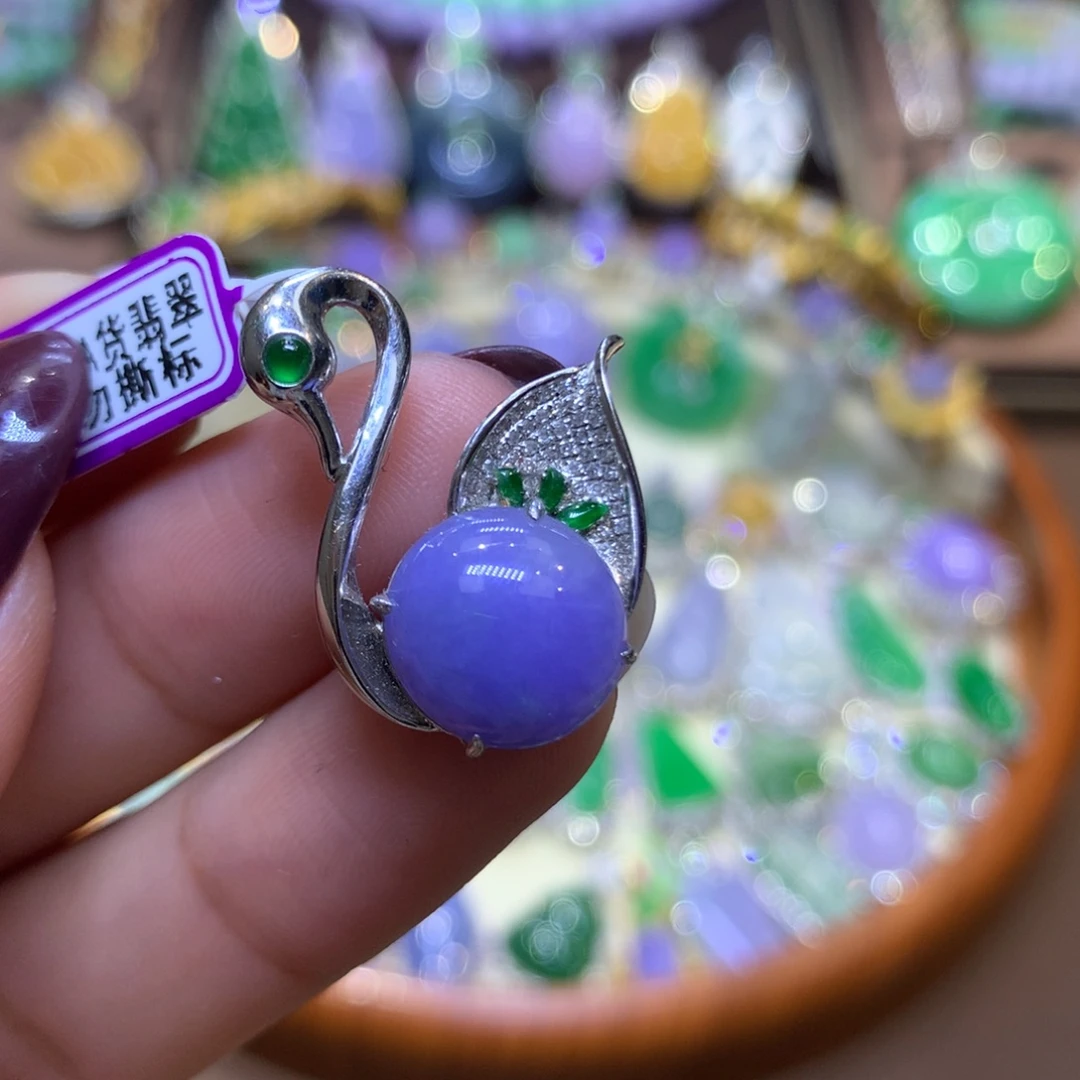 翡翠18K金镶嵌颈饰