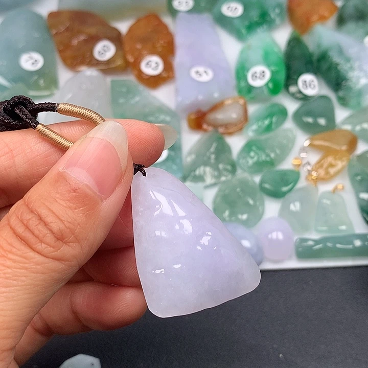 翡翠未镶嵌颈饰随型